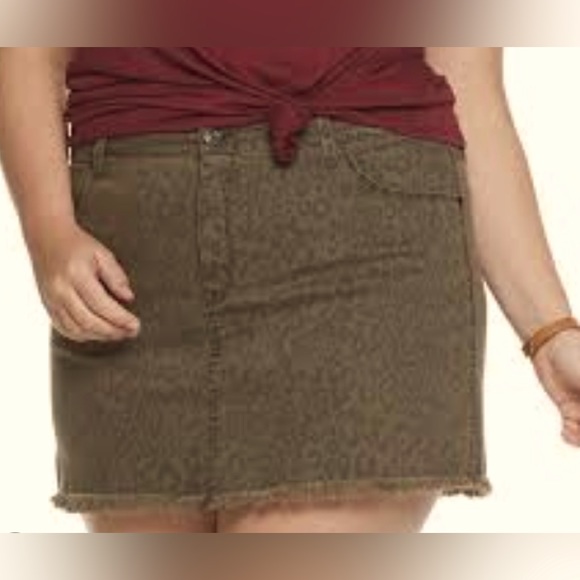 🤎Nwt 5 pocket so pretty leopard frayed him skirt Junior’s size 7 - Picture 4 of 7